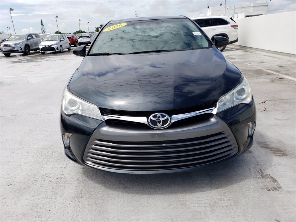 Used 2016 Toyota Camry LE Green | Miami, FL