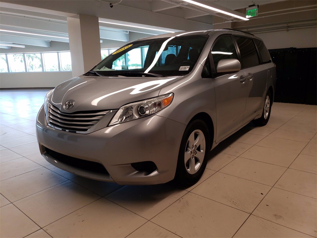 Toyota sienna le